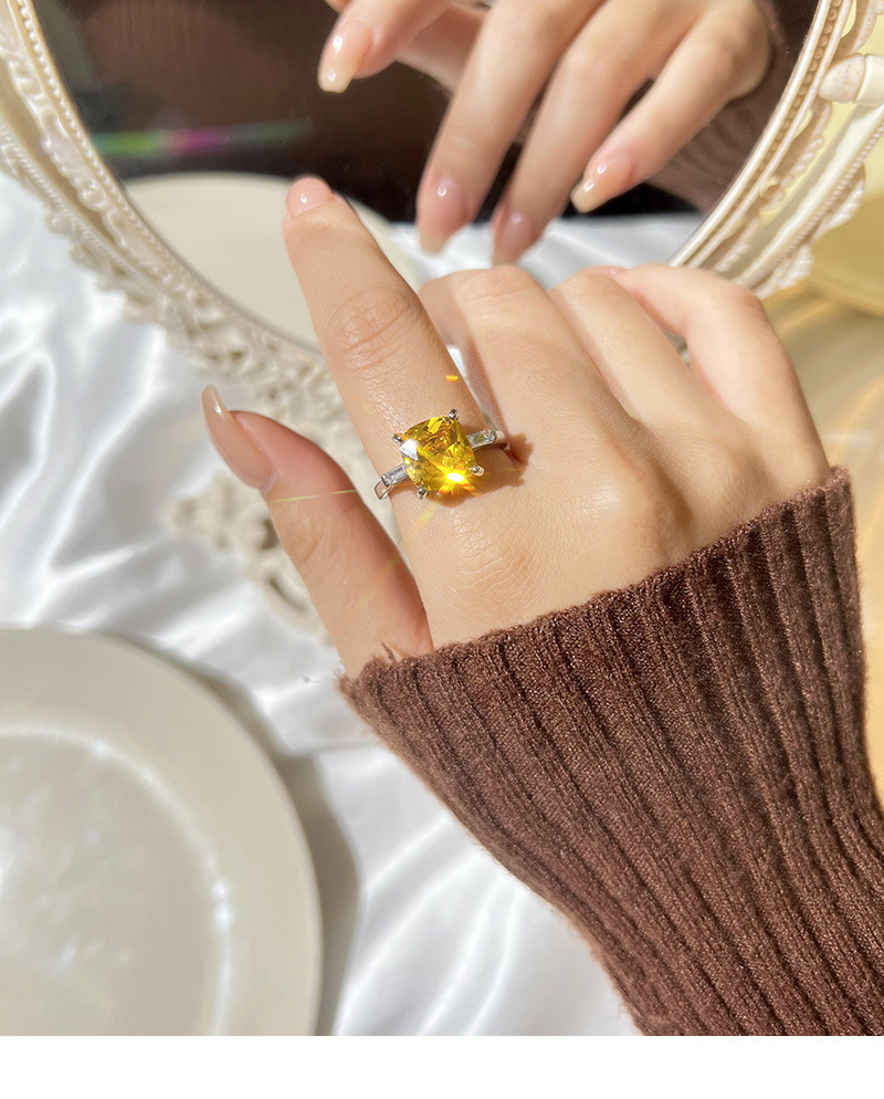 Bague de fiançailles en diamant carré princesse Super Flash Ascut jaune ouvert et léger de luxe_voghion.com