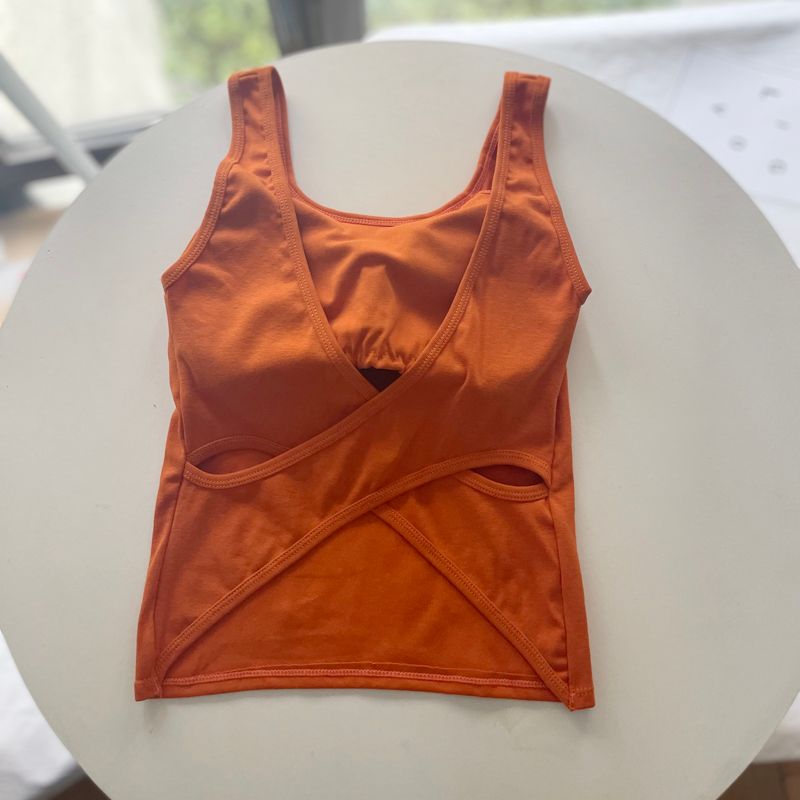 Bellissimo reggiseno interno esterno con parte posteriore piccola, canotta bianca_voghion.com