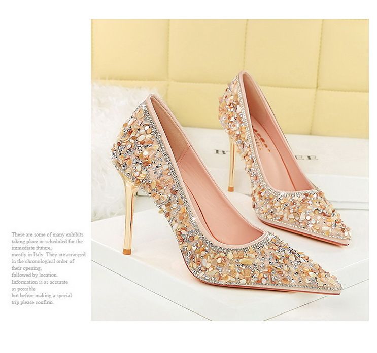 Damenschuhe mit spitzer Zehenpartie, niedrigem Absatz, vielseitig, mit Strasssteinen besetzte Brautschuhe, traditionelle Brautschuhe, Bankettschuhe_voghion.com