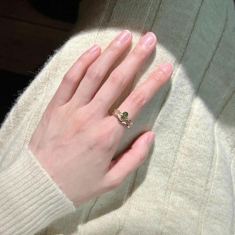 A Unique Shell Pearl Decorative Ring With Luxurious And High-end Design For Women, Featuring A Western Style. 2024 New_voghion.com