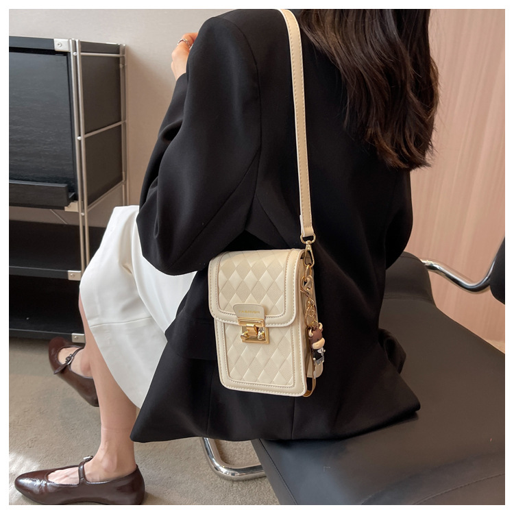 Borsa per cellulare Borsa da donna 2023 Nuova nicchia Borsa da donna Borsa a tracolla Borsa piccola all-match di lusso leggera a contrasto di colore_voghion.com