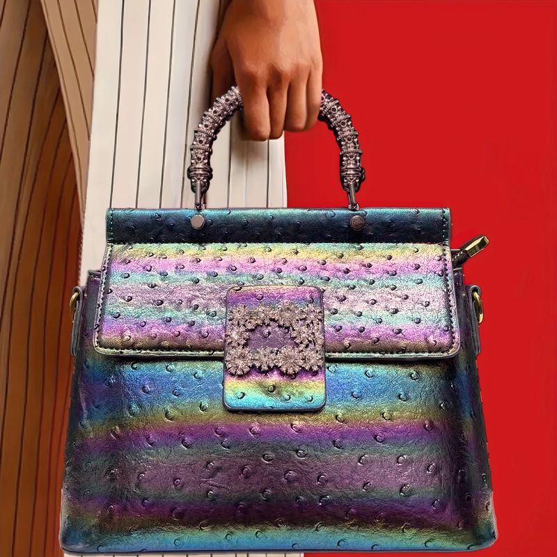 Elegante borsa a mano da donna in pelle sintetica con texture struzzo blu pisello, con tracolla staccabile e chiusura magnetica, color oro_voghion.com