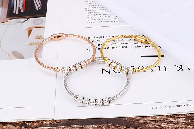Bracciale da donna elegante in acciaio al titanio con chiusura magnetica, strass e perline portafortuna, braccialetto regolabile alla moda per l'uso quotidiano_voghion.com