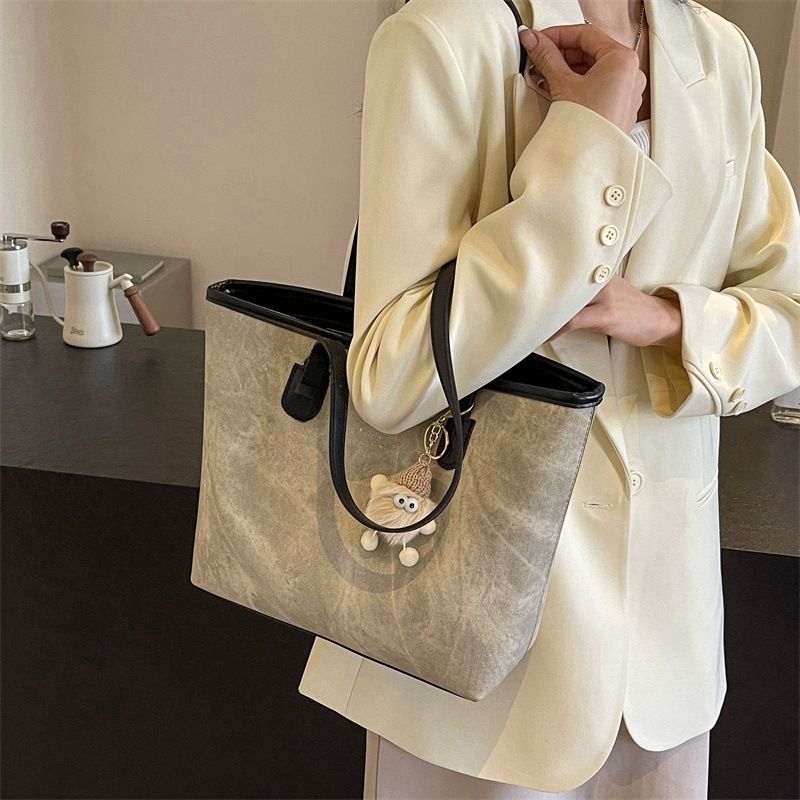 Trendy Oversized Tote Bag For Women - PU Leather Shoulder Bag With Gold Foil Print, Spacious XL College Book Bag For Daily Commute & Casual Outings_voghion.com