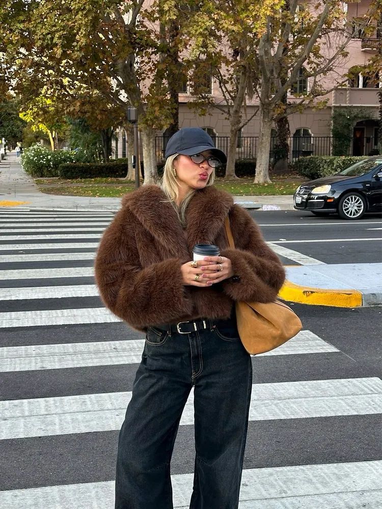 Giacca corta in pelliccia sintetica di volpe - Cappotto in pelliccia vegana degno di nota per donna (S-L, taglio corto, collo sciallato alla moda, inverno e autunno, stile streetwear chic)_voghion.com
