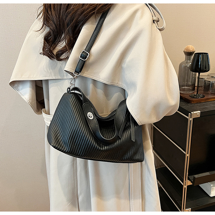 Retro Handheld Kleine Tas voor Vrouwen 2024 Nieuwe Lente Mode Eenvoudige en Veelzijdige Kleine Vierkante Tas met Hoge Kwaliteit Textuur, Unieke Casual Schoudertas_voghion.com