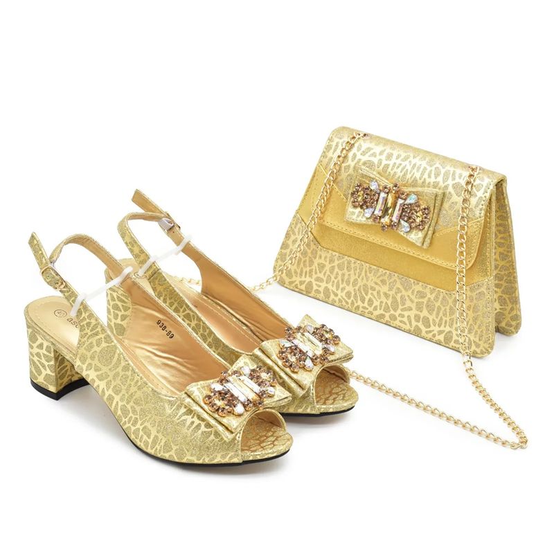 Dinnerparty mit Sandalen mit Schleife und Handtasche für jeden Tag_voghion.com