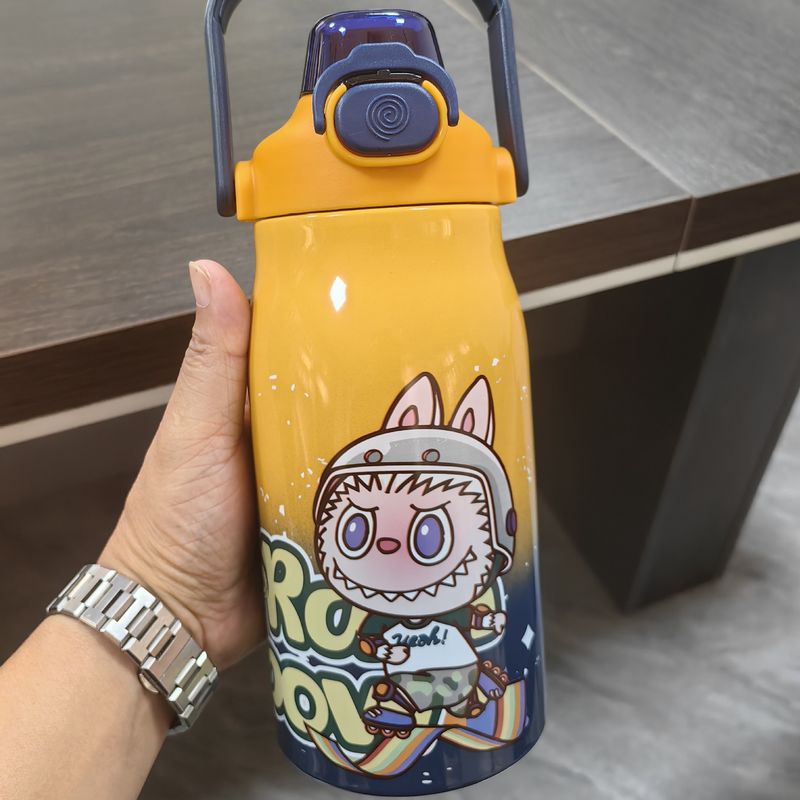 Nuova tazza per acqua con cannuccia isolata e carina con cartoni animati 3D sfumati per studenti, con elevata bellezza e grande capacità, portatile per lo sport_voghion.com