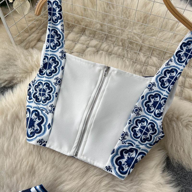 Abbigliamento da donna, estivo, blu e bianco, con stampa in porcellana, completo tridimensionale con cuscinetti per il seno, top corto a tubino, bretelle, gonna plissettata, set da due pezzi_voghion.com