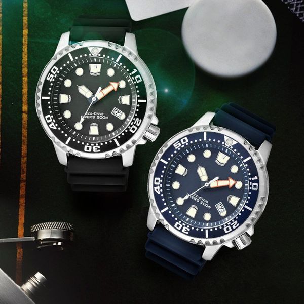 Stylish Three Hand With Calendar WR Quartz Watch_voghion.com