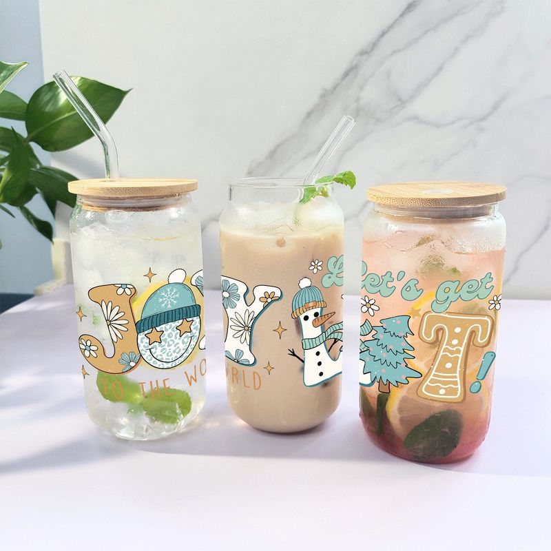 Szklany kubek świąteczny premium z bambusową pokrywką i słomką – ekologiczny, szczelny, pojemność 16 uncji – idealny na prezent, do biura i domu (zestaw 2 szt.)_voghion.com