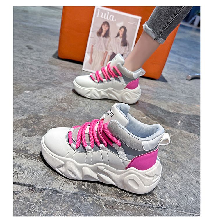 Stilfulde sorte sneakers til kvinder - sommer 2025 design_voghion.com