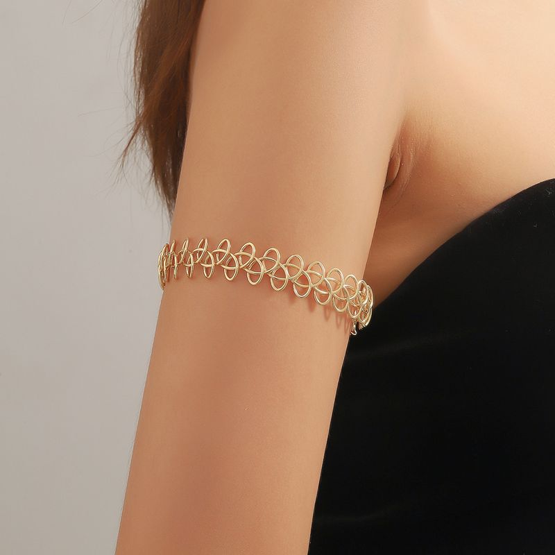 Gioielli semplici a forma di cuore con farfalla, anello da braccio, luce, lusso, nicchia, braccialetto di alta gamma, moda, nuovo e venduto da donne_voghion.com