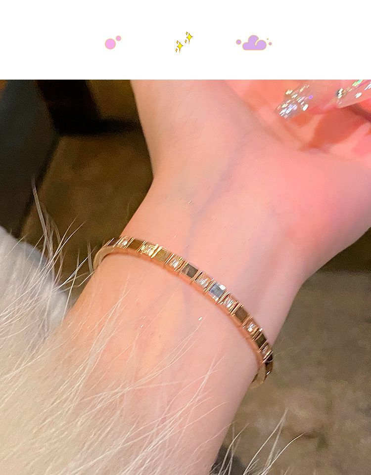 Einfache geometresche Titanstahl-Zirkon-Armband am Groussen a Stil_voghion.com