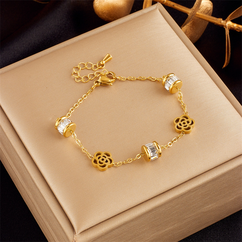 Design de nișă la modă, de înaltă calitate, cu temperament luxos, versatil, placat cu aur, cu fluture, perle, flori, accesorii cu diamante_voghion.com
