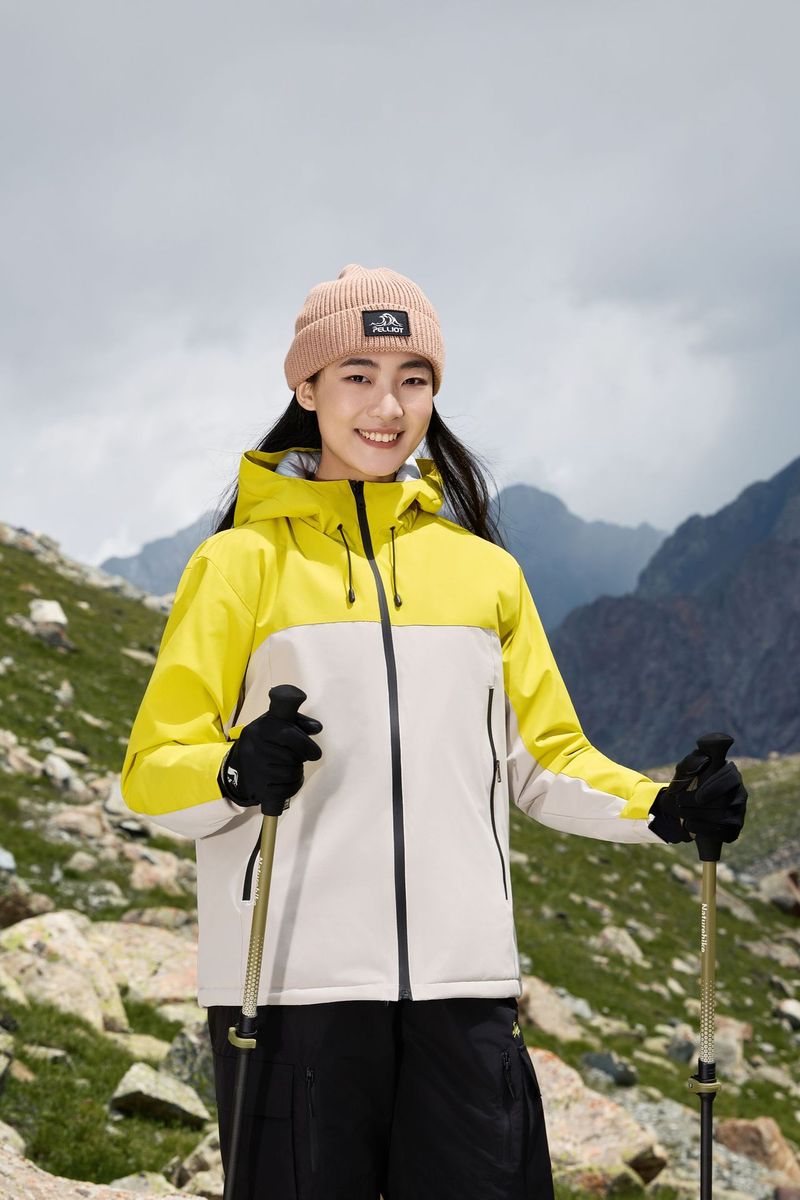 Graphene Thermal Group zakupiła wiatroodporną, wodoodporną, ciepłą, outdoorową kurtkę z nadrukiem, podszytą polarem_voghion.com