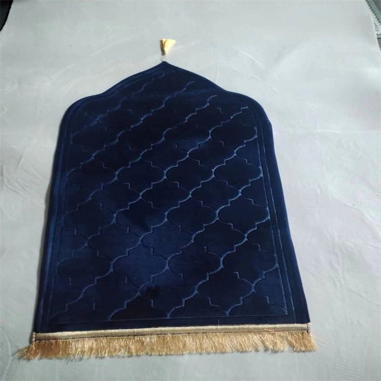 Islamic Prayer Rug Mat For Muslim Worship Flannel Prayer Mat With Tassel Embossed Dirt Resistant And Easy To Care Mat Source_voghion.com