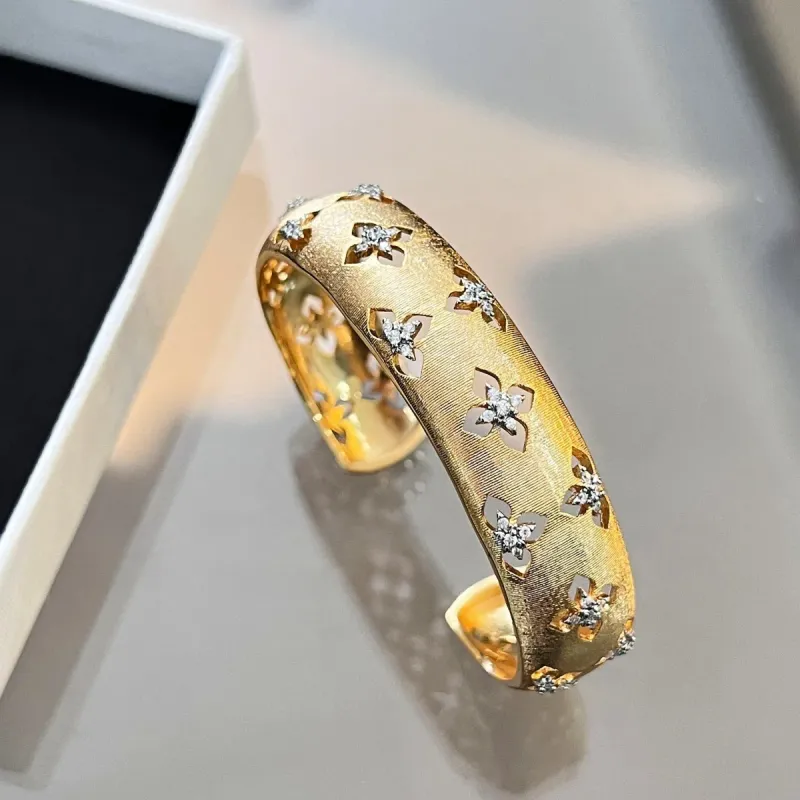 Set di bracciale, collana, anello e matrimonio in stile corte italiano, disegnato a mano, in oro e argento, bicolore, con quadrifoglio e artigianato raffinato_voghion.com