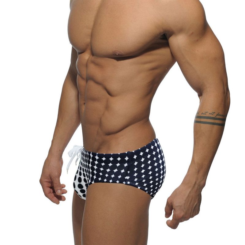 UXH Herren-Badehose mit Farbverlauf und Punkten, Dreieck-Design, mit Körbchen, modische Anti-Belichtungs-Badehose für Männer_voghion.com
