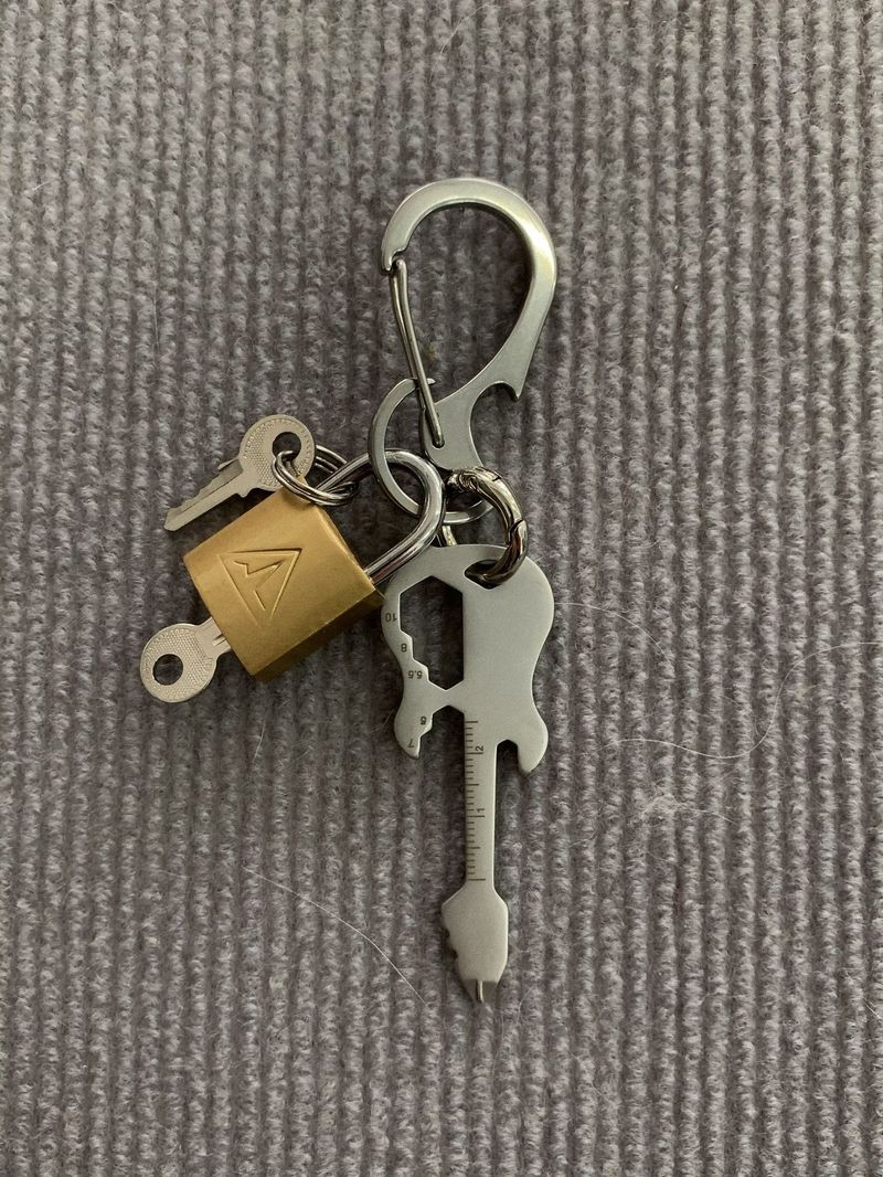 Guitar Style Metal Bottle Opener Keychain Cleanfit Bag Pendant High End Pants Pendant_voghion.com