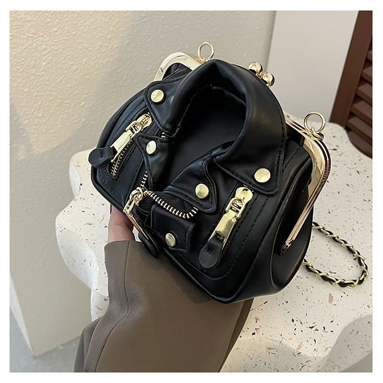 Piccola borsa personalizzata per le donne nel 2022, nuovo design di nicchia, borsa per abbigliamento unica, borsa a tracolla con catena ins alla moda_voghion.com