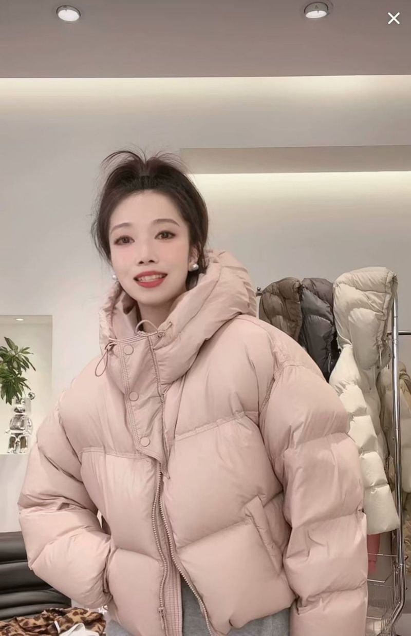 Women’s Oversized Short Puffer Jacket – Hooded Duck Down Coat For Petite & Casual Winter Style | S & M_voghion.com