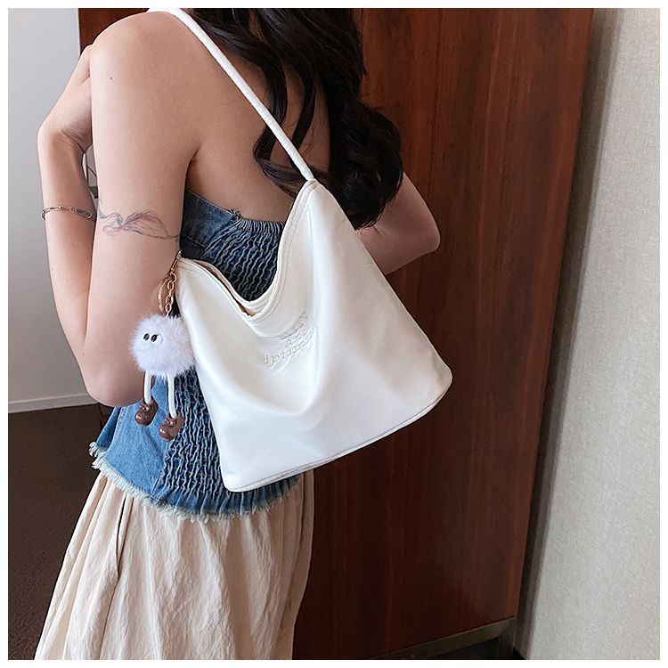 FOUR ONE Borsa a tracolla semplice casual da pendolare, borsa a secchiello in nylon ricamata con lettere di nicchia coreane_voghion.com