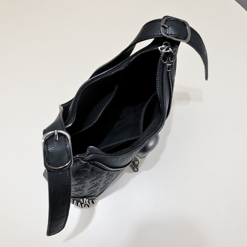 Borsa tote vintage in stile gotico da donna - Borsa a tracolla con teschio punk borchiato e tracolla regolabile - Ampia borsa da lavoro nera per l'uso quotidiano_voghion.com