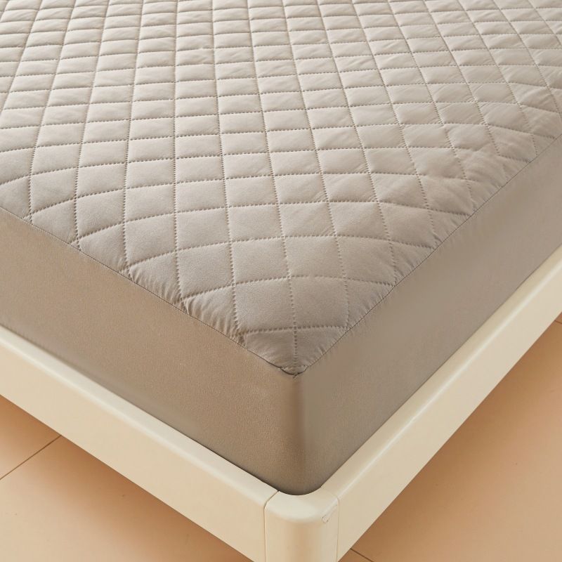 Waterproof Fitted Mattress Protector - Full Coverage Slip-Resistant Bed Pad (Hypoallergenic Breathable Machine Washable)_voghion.com