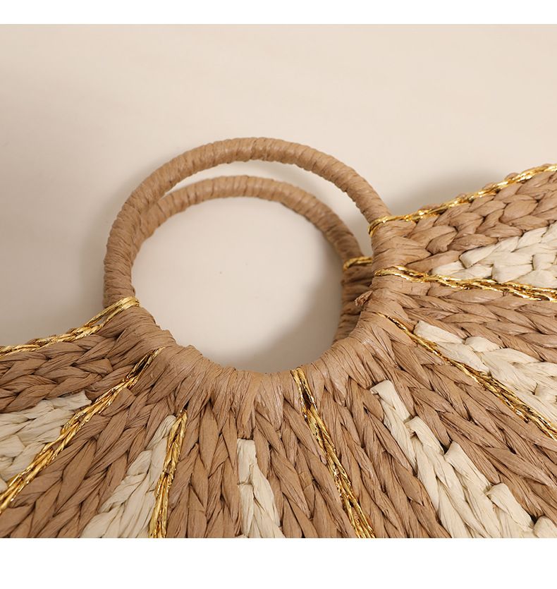 Hochwertiger Strohsack mit Goldfaden in Kontrastfarbe. Halbrunde Handtasche im neuen Stil, Nischen-Strohsack, gewebter Sack, Strandsack im Urlaubsstil_voghion.com
