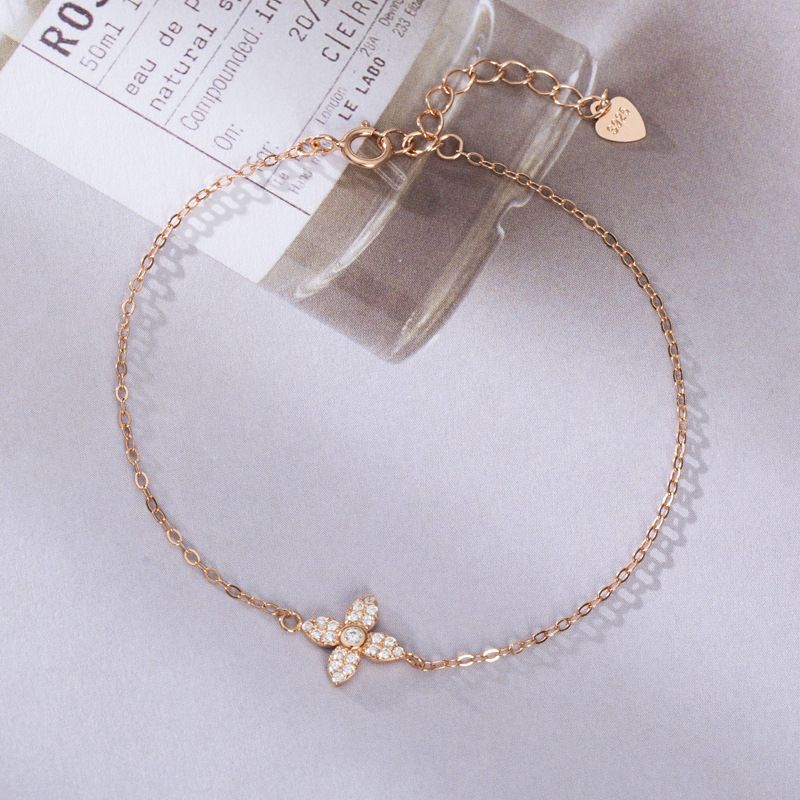 Leichtes, luxuriöses S925-Sterlingsilber-Nischendesign, hochwertiges vierblättriges Kleeblatt-Armband für Frauen mit eingelegtem Zirkon, ultrafeiner Handschmuck_voghion.com