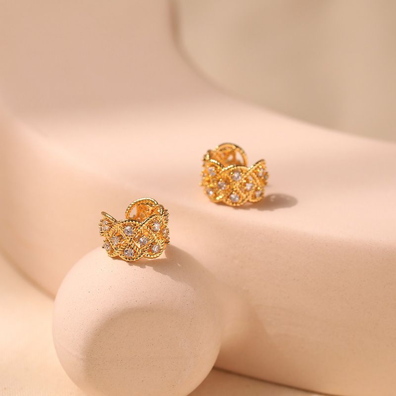 Brass Plated K Real Gold Fashionable OL Retro Bone Inlaid With Zircon Exquisite Light Ear Clip Hollow Wide Edge Design_voghion.com