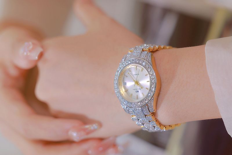 New light luxury ladies aqua ghost fashion temperament small square diamond calendar watch_voghion.com