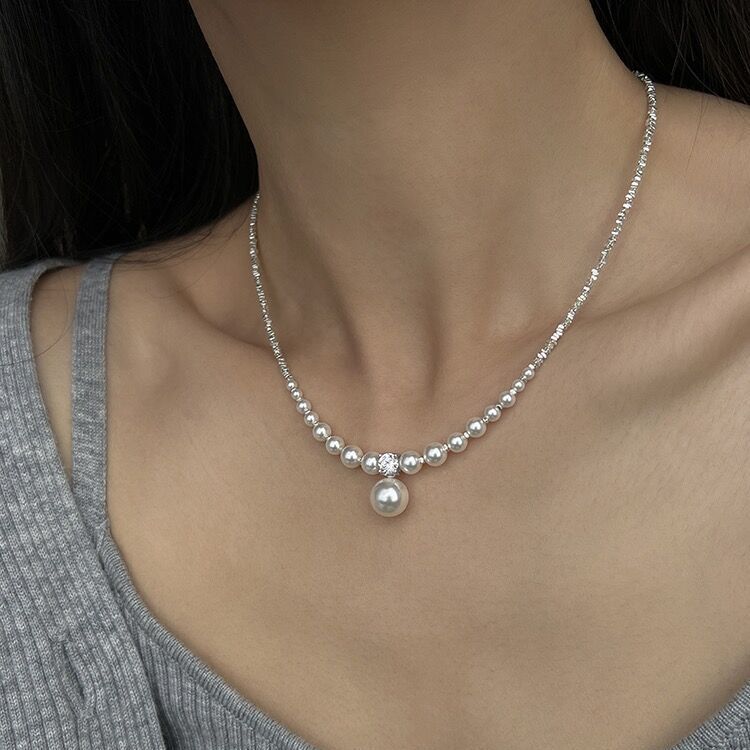Chaîne de clavicule en argent vieilli avec perles pour femme - Design de niche léger et luxueux, collier polyvalent et tendance_voghion.com