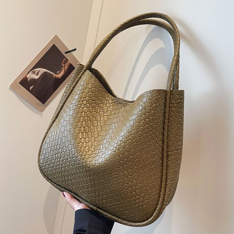 Nuova borsa a tracolla con texture di nicchia, semplice e casual, da donna, di grande capacità, portatile e alla moda, 2024_voghion.com