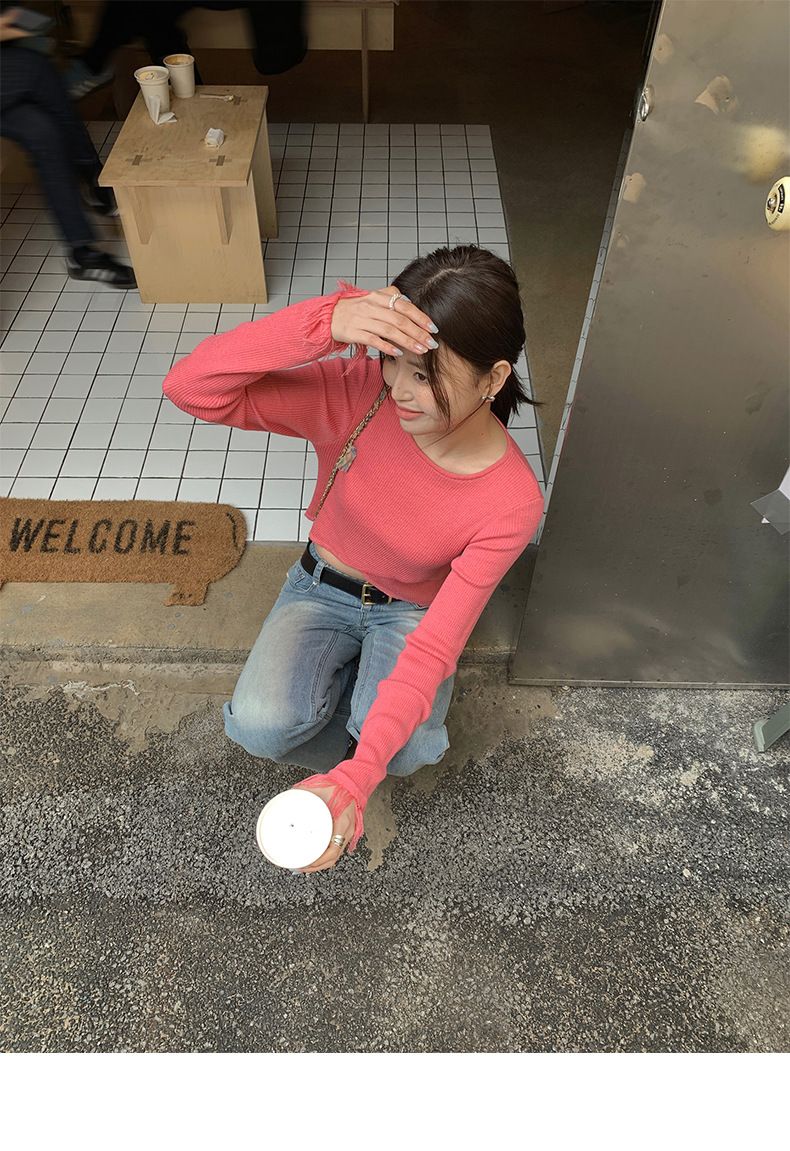 Pull court en maille à col rond et poignets à pompons pour femme, coupe ajustée. Aucun retour ni échange._voghion.com