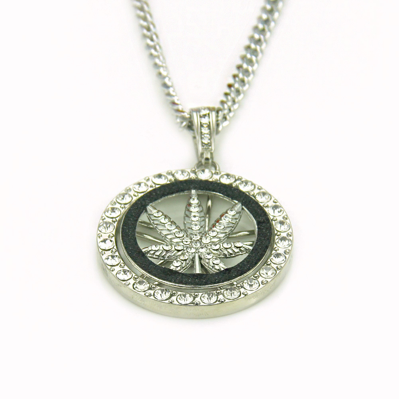 European And American HipHop Maple Leaf Wheel Pendant Necklace Personalized Men's Fashion Trendy Rotating Pendant Accessories_voghion.com