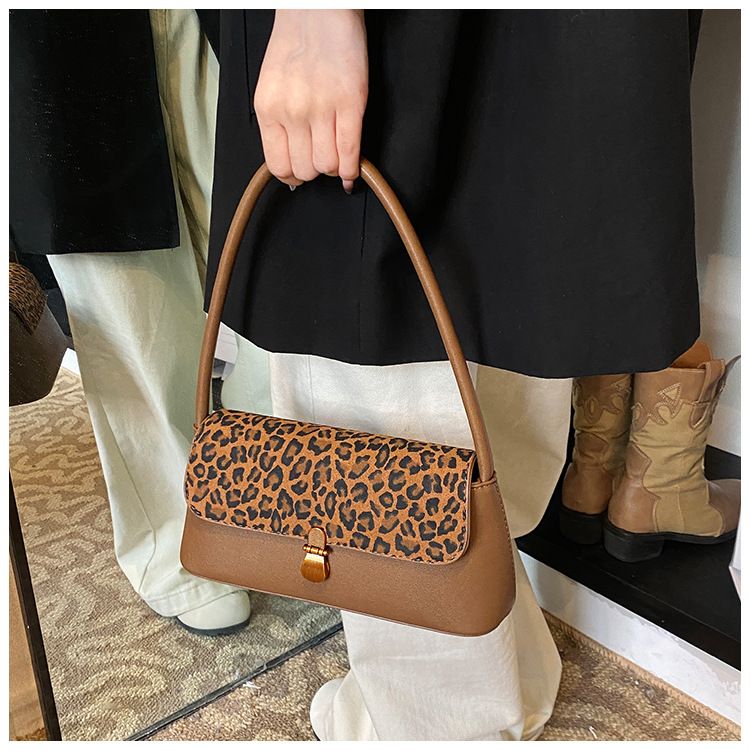 Matte underarm high-end women's 2024 leopard print patchwork shoulder bag, fashionable and personalized handbag_voghion.com