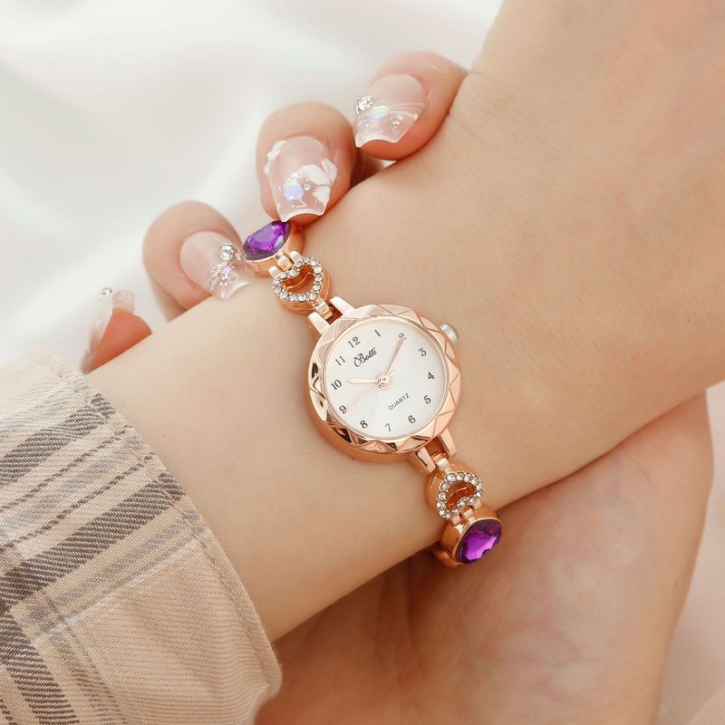 Orologio al quarzo minimalista di lusso da donna con quadrante rotondo e set di gioielli a forma di cuore - Elegante bracciale in acciaio inossidabile_voghion.com