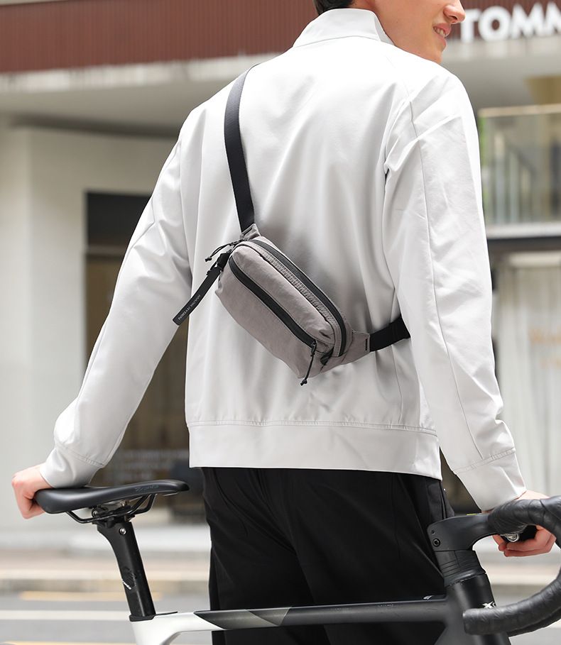 Herren-Umhängetasche, leichte Luxus-Schultertasche aus Nylon mit wasserabweisendem Design für den urbanen Streetstyle, wasserabweisende Brusttasche_voghion.com