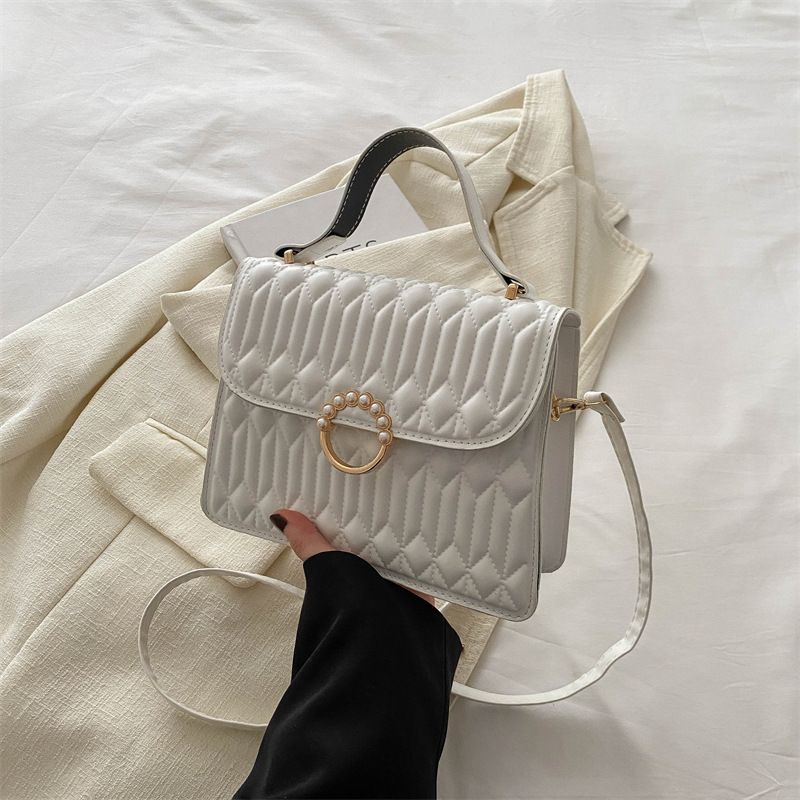 Borsa a tracolla elegante e raffinata, con tracolla quadrata piccola, casual e alla moda, per la primavera 2024._voghion.com