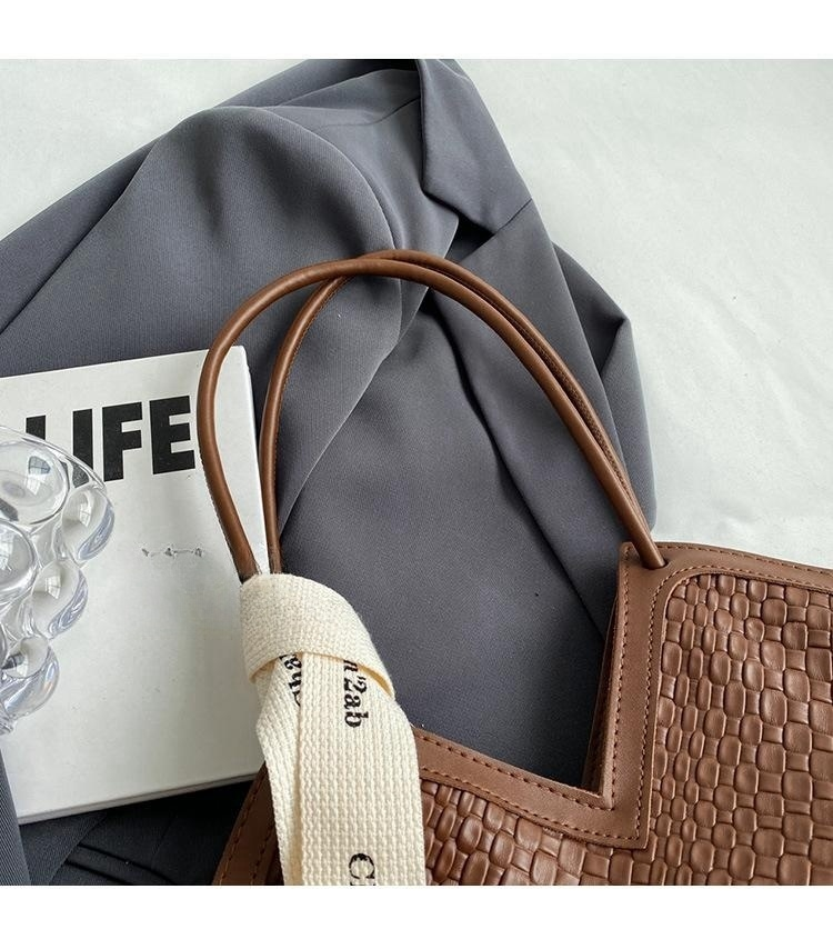 Borsa retrò per pendolari di grande capacità femminile 2023 nuova popolare borsa a tracolla esplosiva monospalla moda Tote_voghion.com