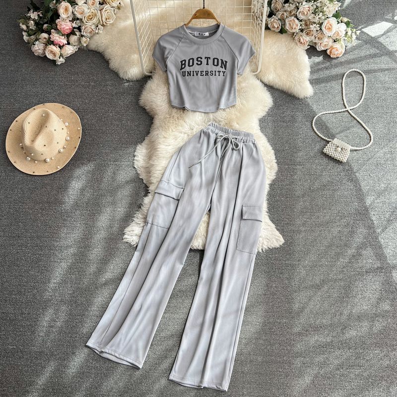 Mode-Set für Damen: Sexy Crop-Top mit T-Shirt mit Buchstaben-Print und hoch taillierter, figurformender Cargohose mit weitem Bein_voghion.com