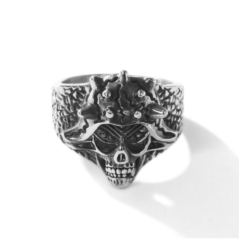 Anelli retrò da uomo, gioielli in titanio, anello in acciaio all'ingrosso, anello con teschio in acciaio inossidabile con elmo chiodato da guerriero_voghion.com