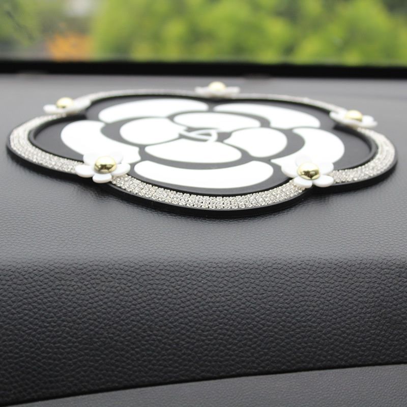 Xiaodeng Xiaodeng Xiaodeng Tappetino antiscivolo con intarsi di diamanti e camelia, piccolo fiore di margherita, ornamento creativo, accessori per auto in silicone, produttore originale_voghion.com