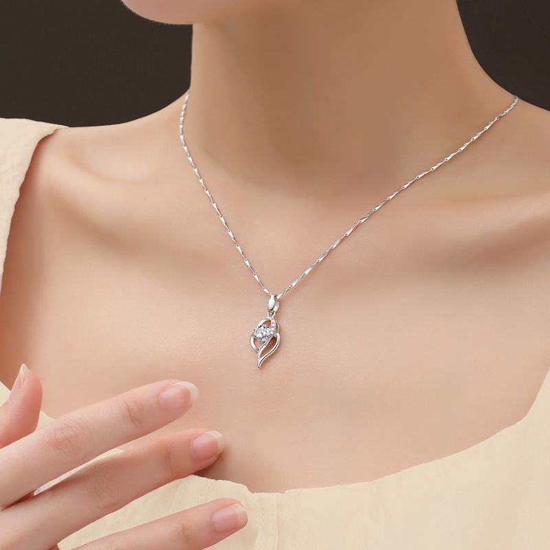 Pure Silver Necklace For Women New Heart-shaped Diamond Pendant Clavicle Chain Light Luxur Niche Design High-end_voghion.com