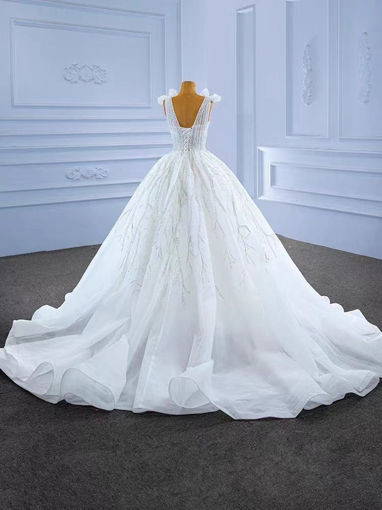 Nuovo abito da sposa a palazzo con vita alta e coda annodata, perline, bianco avorio_voghion.com