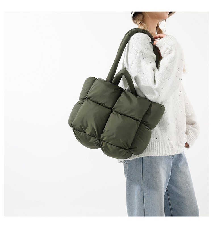 Tote 2024 Herbst/Winter Achselhöhle Plaid Weichschaum gefüllte Baumwollkissentasche Vielseitige Einzelschulter Damenhandtasche_voghion.com