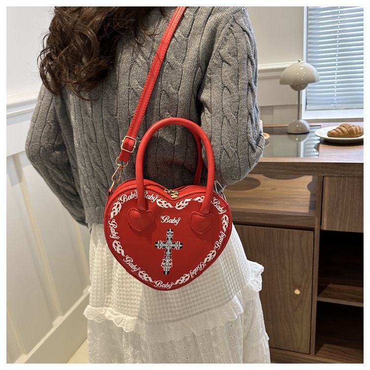 Borsa da donna personalizzata Rivet Punk Dark 2024 Nuova borsa a forma di cuore, borsa a tracolla incrociata, borsa a tracolla per donna_voghion.com