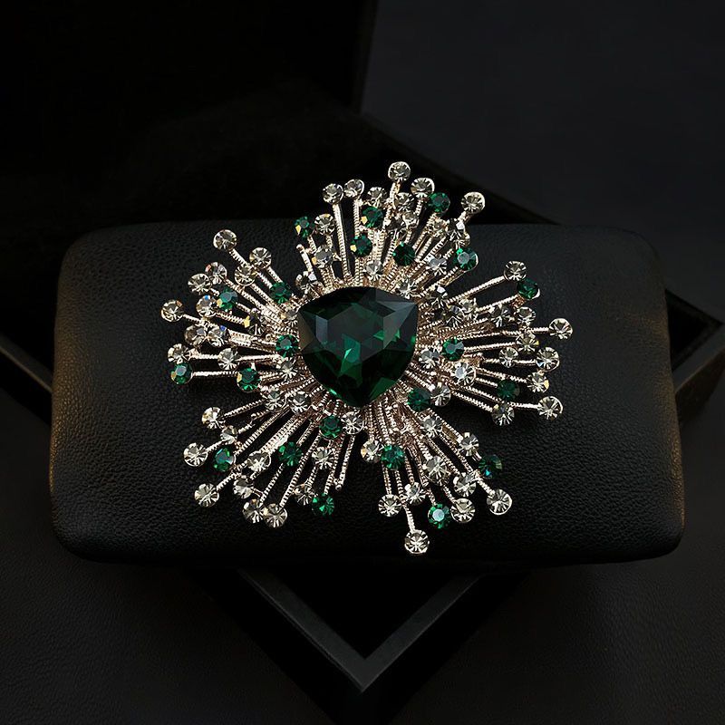 Luxury Emerald Crystal Brooch Women's Retro Exaggerated Fashion Brooch New Temperament Full Of Diamond Pin Accessories_voghion.com